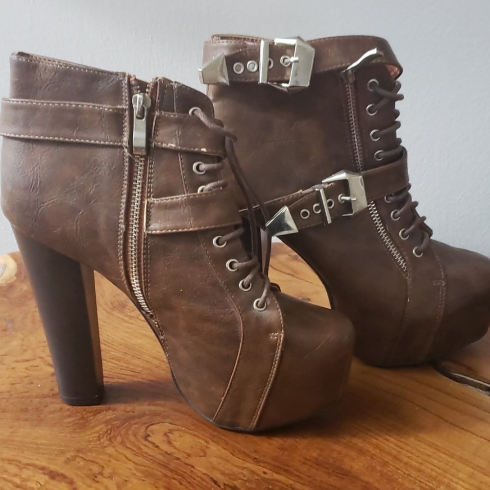 Delicacy heel boots